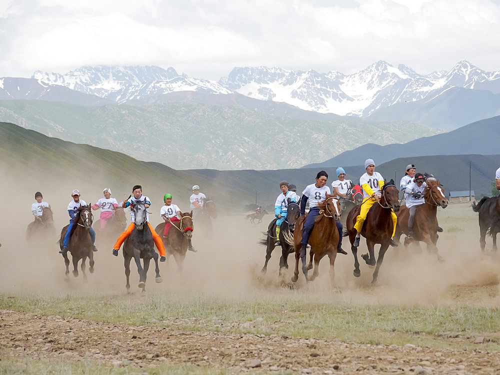 At Chabysh, a long distance horse race. To reduce weight often no saddle is used and the riders are often young boys. Folk and Sport festival on the Suusamyr plain commemorating Mr Koshomkul, a sportsman and folk hero of the last century. Asia, central Asia, Kyrgyzstan