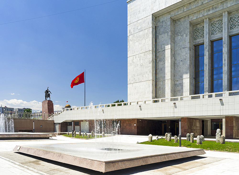 National Museum . Ala Too square in the city center. The capital Bishkek located in the foothills of Tien Shan. Asia, Central asia, Kyrgyzstan