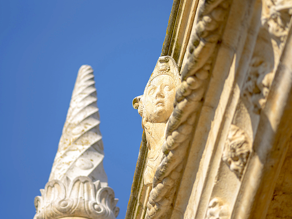 The two storied cloister,detail. Mosteiro dos Jeronimos (Jeronimos Monastery, Hieronymites Monastery) in Belem, listed as UNESCO world heritage. Lisbon (Lisboa), the capital of Portugal Europe, Southern Europe, Portugal