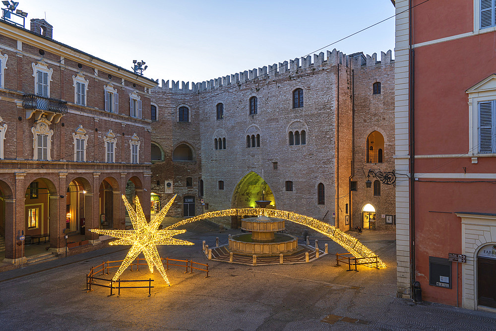 Piazza del Comune square, bright artistic Christmas decorations, Sturinato Fountain, Fabriano, Marche, Italy, Europe