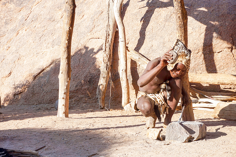 Craftsman of Tribu 'Damara at work, UNESCO World Heritage Site, Twyfelfontein, Damaraland, Namibia, Africa