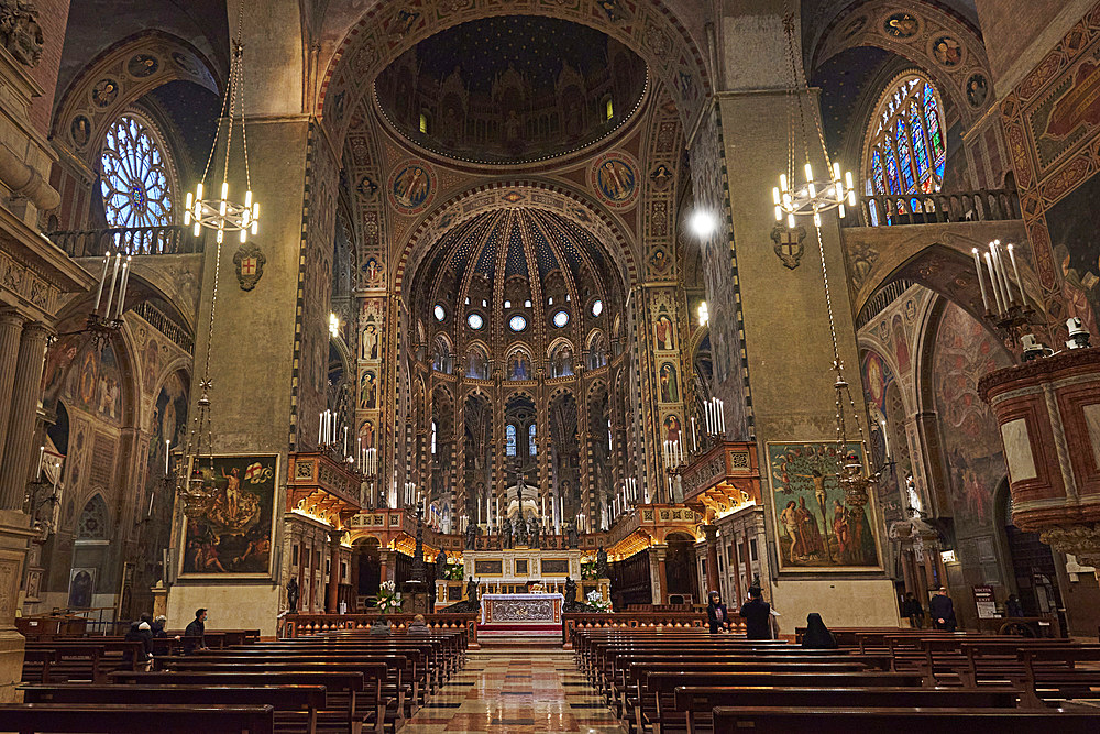 View of interior of Saint Anthony of Padua Basilica, Padua, Veneto, Italy, Europe