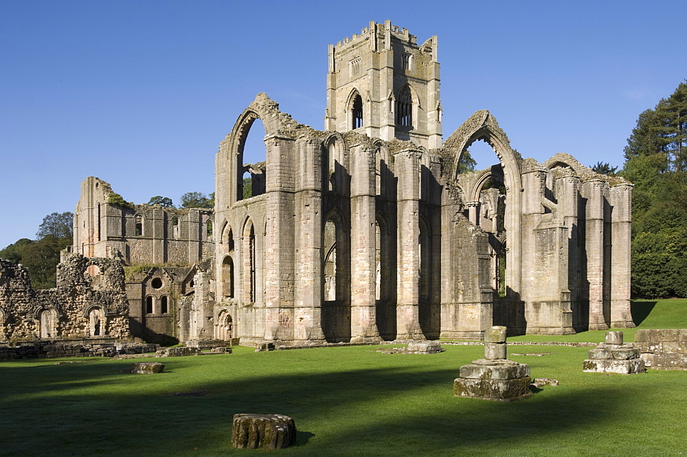 Fountains Abbey, UNESCO World Heritage Site, near Ripon, North Yorkshire, England, United Kingdom, Europe