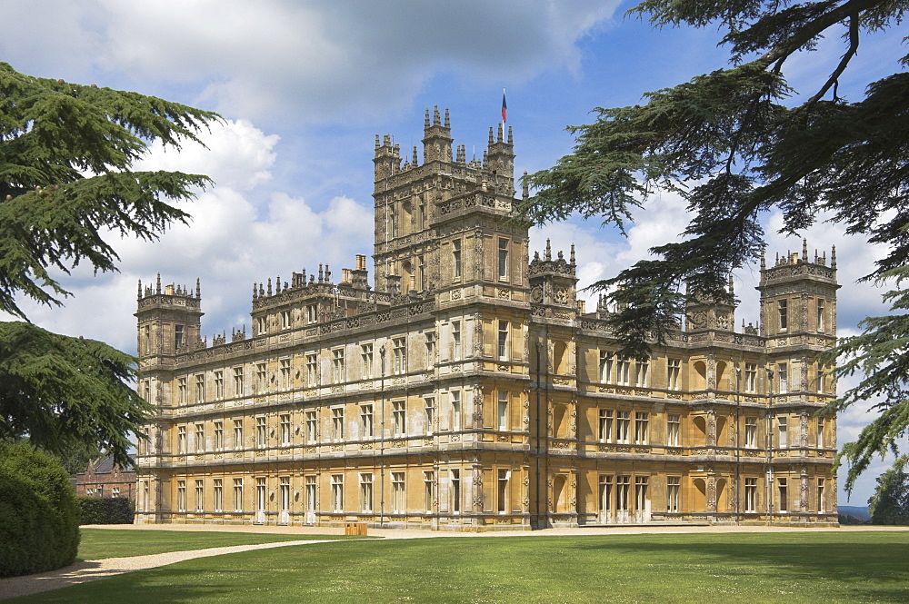 Highclere Castle, home of the Earl of Carnarvon, the 5th Earl famous for his archaeological work in Egypt, and the location for the BBC serial Downton Abbey, Hampshire, England, United Kingdom, Europe