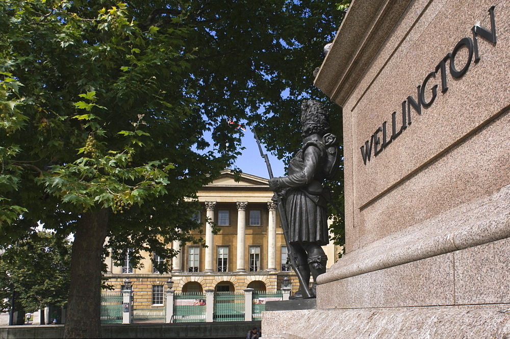 View from the Wellington Memorial to Apsley House, the London home of the Duke of Wellington, Hyde Park Corner, London, England, United Kingdom, Europe