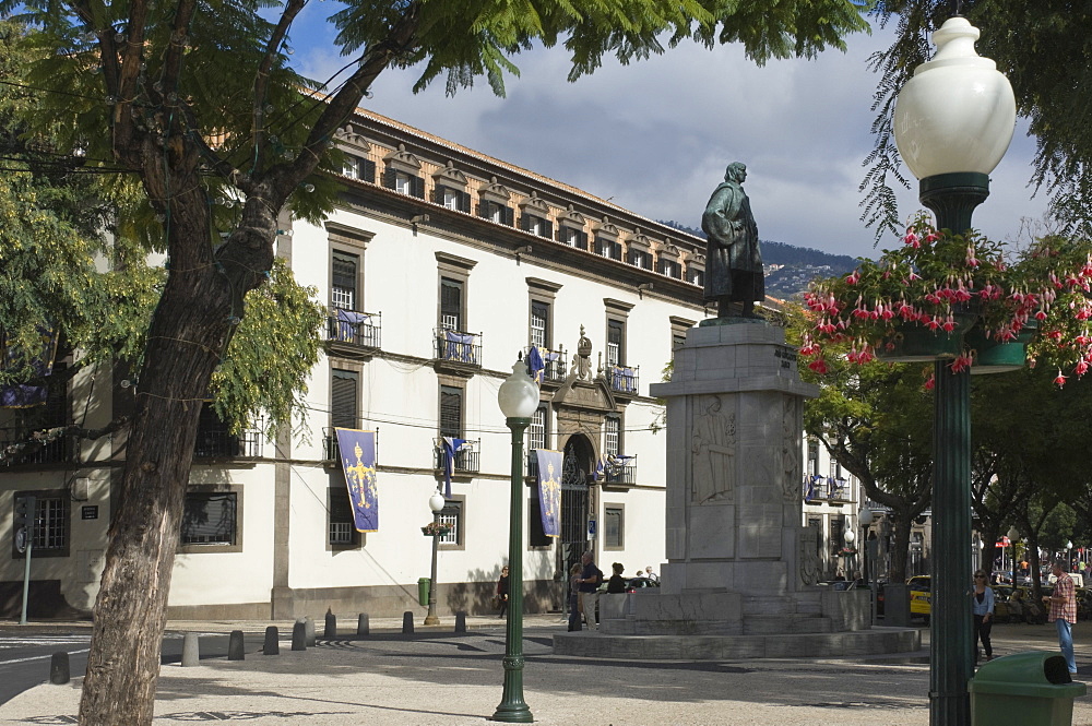 Street scene with statue of Joao Goncalves Zarco, Funchal, Madeira, Portugal, Atlantic, Europe