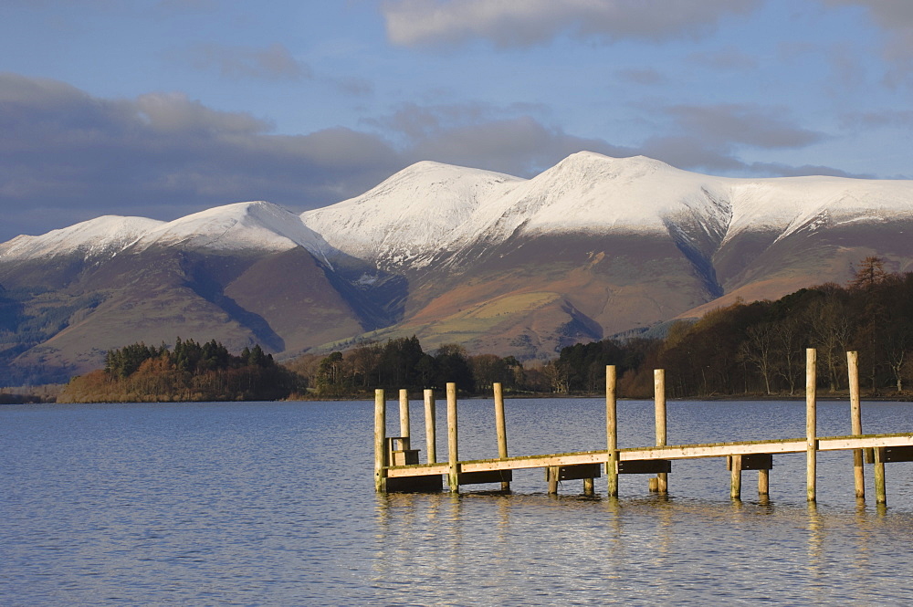 Across Lake Derwentwater to Skiddaw 3054ft, Keswick, Lake District Nationbal Park, Cumbria, England, United Kingdom, Europe