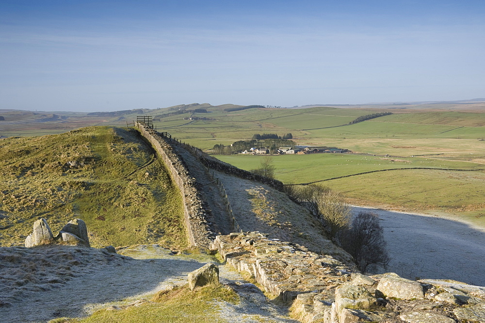 Cawfield Farm from Thorney Doors Cawfields Crags looking west, Walltown Crags on the horizon, Hadrians Wall, UNESCO World Heritage Site, Northumbrian National Park, Northumbria, England, United Kingdom, Europe