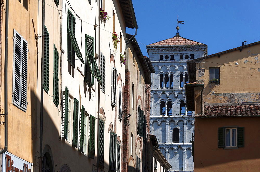 Via di Poggio and the Campanile of San Michele, Lucca, Tuscany, Italy, Europe