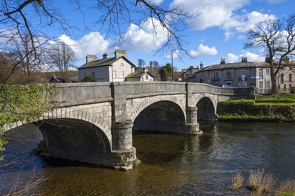 Old Kent Bridge, crossing the River Kent from New Road to Aynham Road, Kendal, South Lakeland, Cumbria, England, United Kingdom, Europe