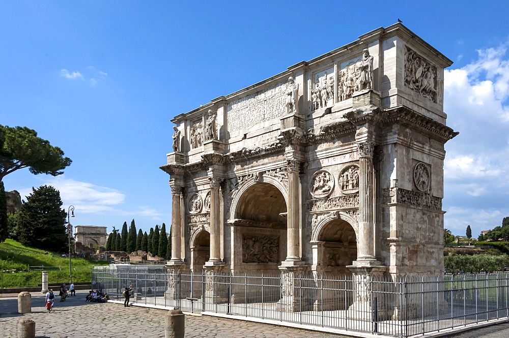 Arch of Constantine, Arch of Titus beyond, Ancient Roman Forum, UNESCO World Heritage Site, Rome, Lazio, Italy, Europe