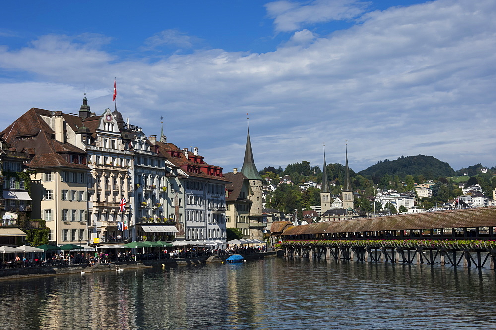 River Reuss and Kapellbrucke, Hofkircke beyond, Lucerne, Switzerland, Europe