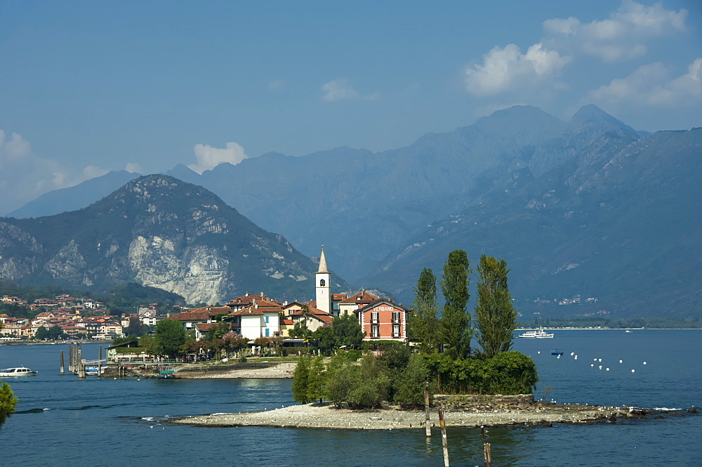 Isola dei Pescatori, from Isola Bella, Borromean Islands, Lake Maggiore, Piedmont, Italian Lakes, Italy, Europe