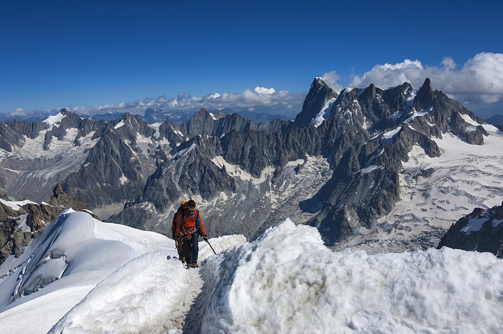 Climbers approaching the Tunnel to the Aiguile du Midi, 3842m, Graian Alps, Chamonix, Haute Savoie, French Alps, France, Europe