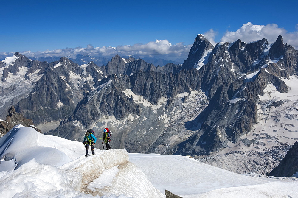 Climbers approaching the Tunnel to the Aiguile du Midi, 3842m, Graian Alps, Chamonix, Haute Savoie, French Alps, France, Europe