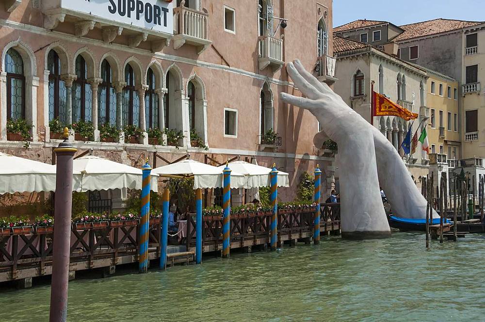 Hands, Grand Canal, Venice, UNESCO World Heritage Site, Veneto, Italy, Europe