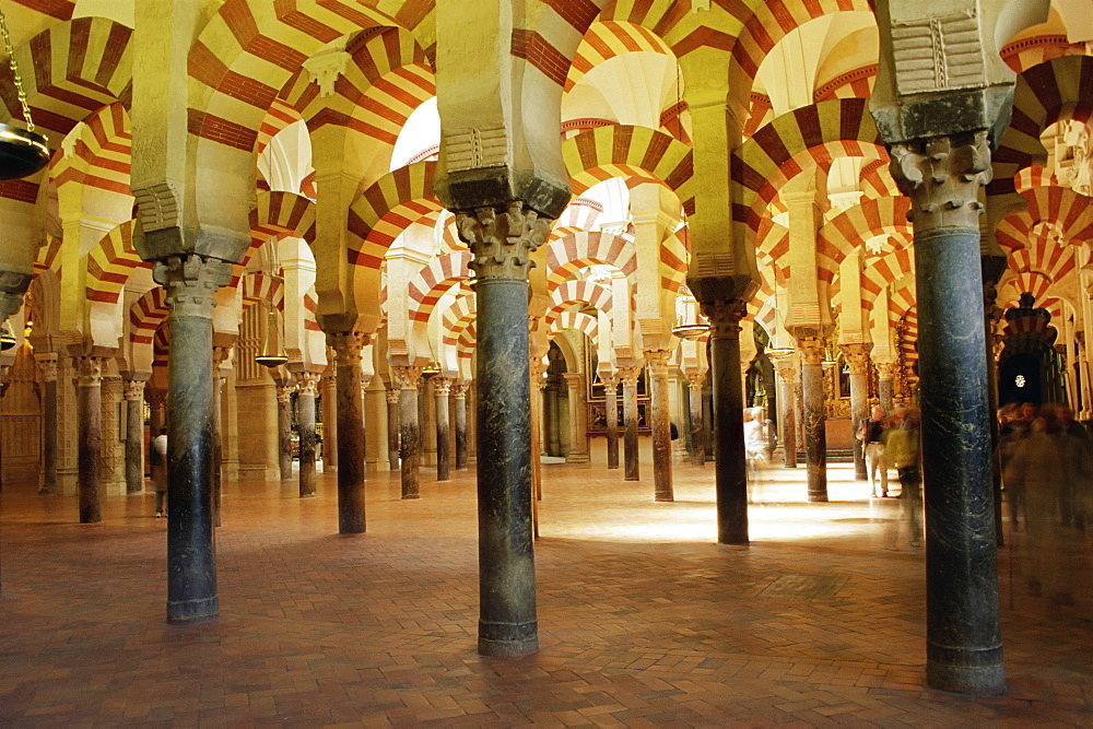 Arches in the interior of the Great Mosque (Mezquita), Cordoba, UNESCO World Heritage Site, Andalucia (Andalusia), Spain, Europe