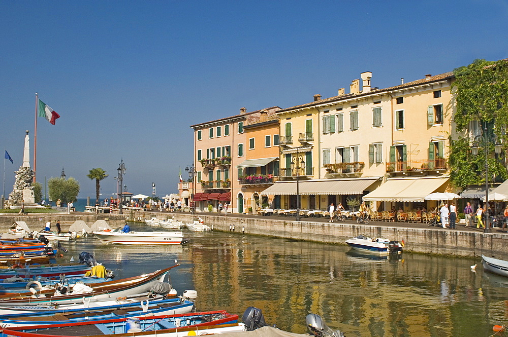 The harbour and waterfront cafes, Lazise, Lake Garda, Veneto, Italian Lakes, Italy, Europe