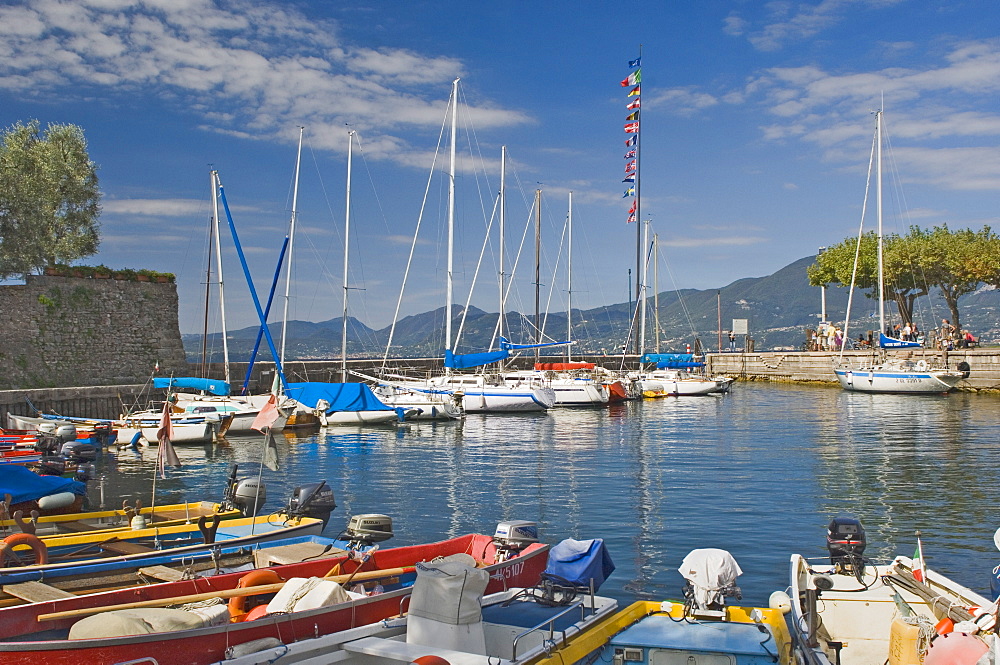 Boats in the harbour, Torre del Benaco, Lake Garda, Veneto, Italy, Europe