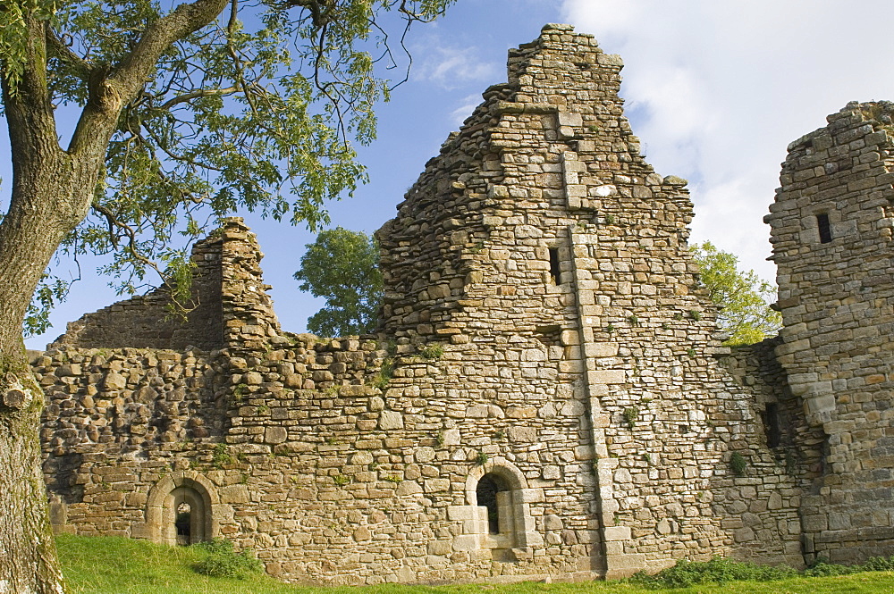 Pendragon Castle, built by Hugh de Moreville in 1173, later owned by the Clifford family, near Kirkby Stephen, Cumbria, England, United Kingdom, Europe