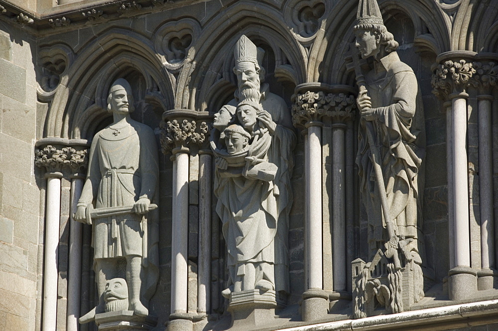 Macabre three figure detail from the front of Nidarosdomen Og Cathedral, Trondheim, Norway, Scandinavia, Europe