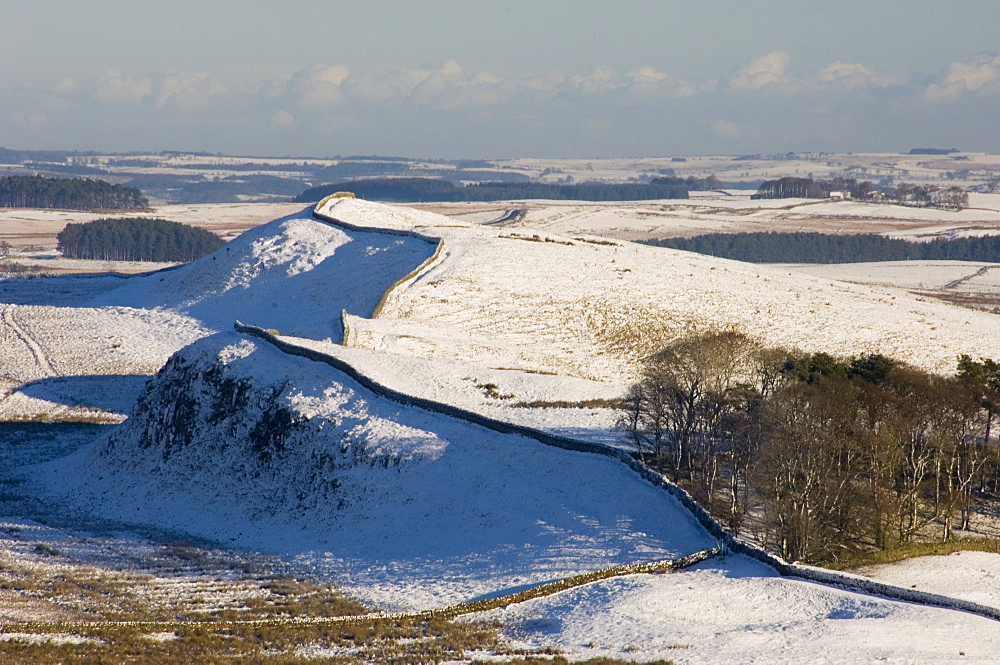 Looking east over the north wall to Sewingshields Crag, Housesteads Roman Fort, Hadrians Wall, UNESCO World Heritage Site, Northumbria, England, United Kingdom, Europe