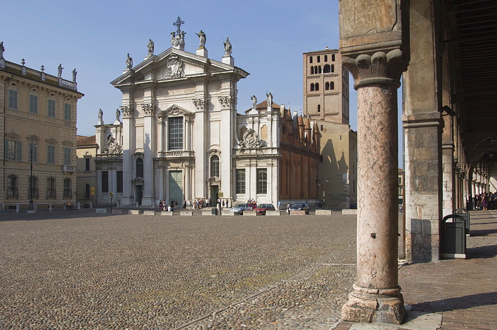 Piazza Sordello and the Duomo, Mantua, Lombardy, Italy, Europe