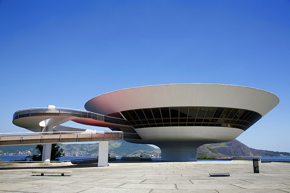 Museu do Arte Contemporanea (Museum of Contemporary Art), architect Oscar Niemeyer, Niteroi, Rio de Janeiro, Brazil, South America 