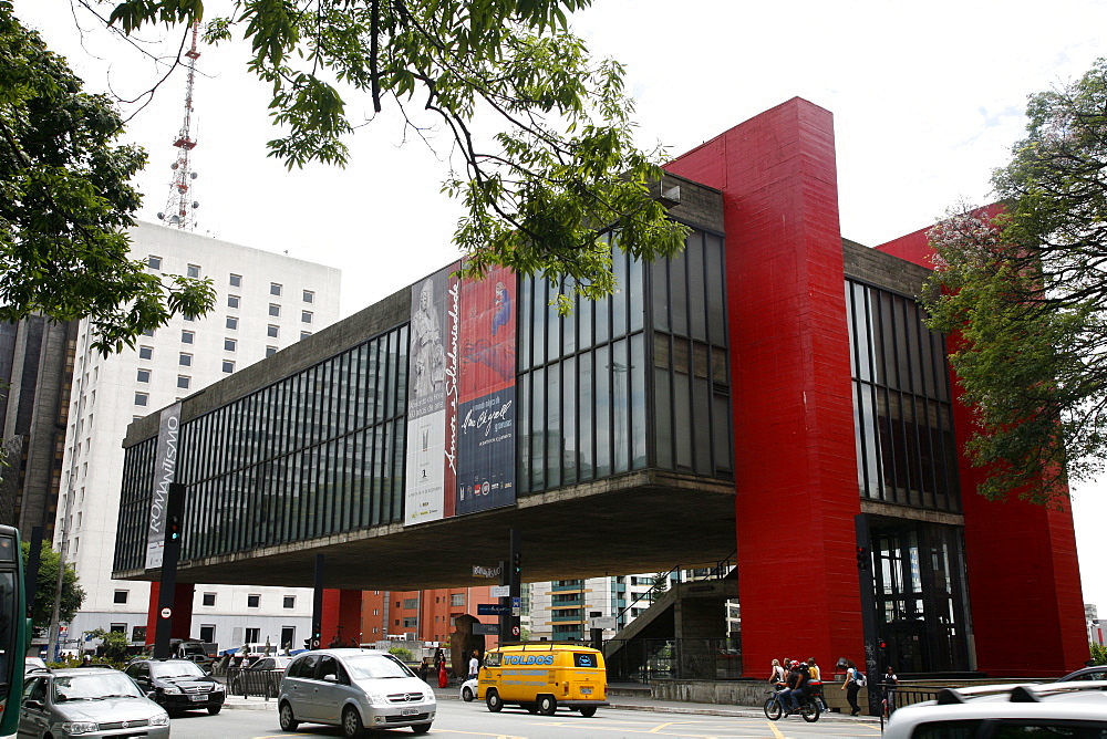 Museu de Arte de Sao Paulo (MASP) on Avenida Paulista, Sao Paulo, Brazil, South America