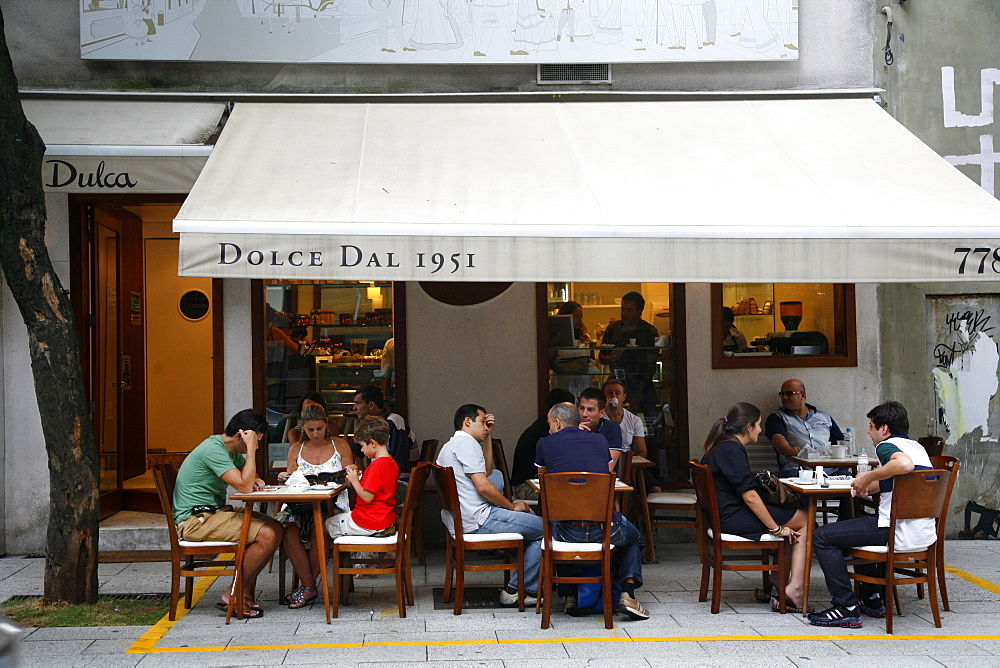 People sitting at Dulca cafe on the fashionable Rua Oscar Freire in the Jardins area, Sao Paulo, Brazil, South America