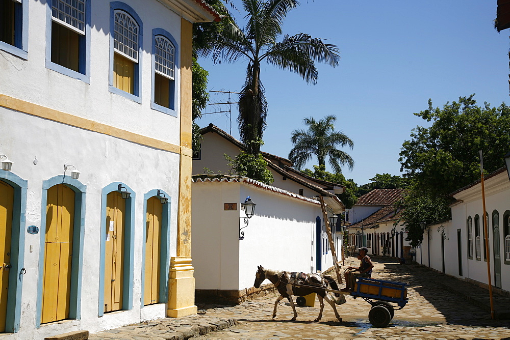 Typical colonial houses in the historic part of Paraty (Parati), Rio de Janeiro State, Brazil, South America 