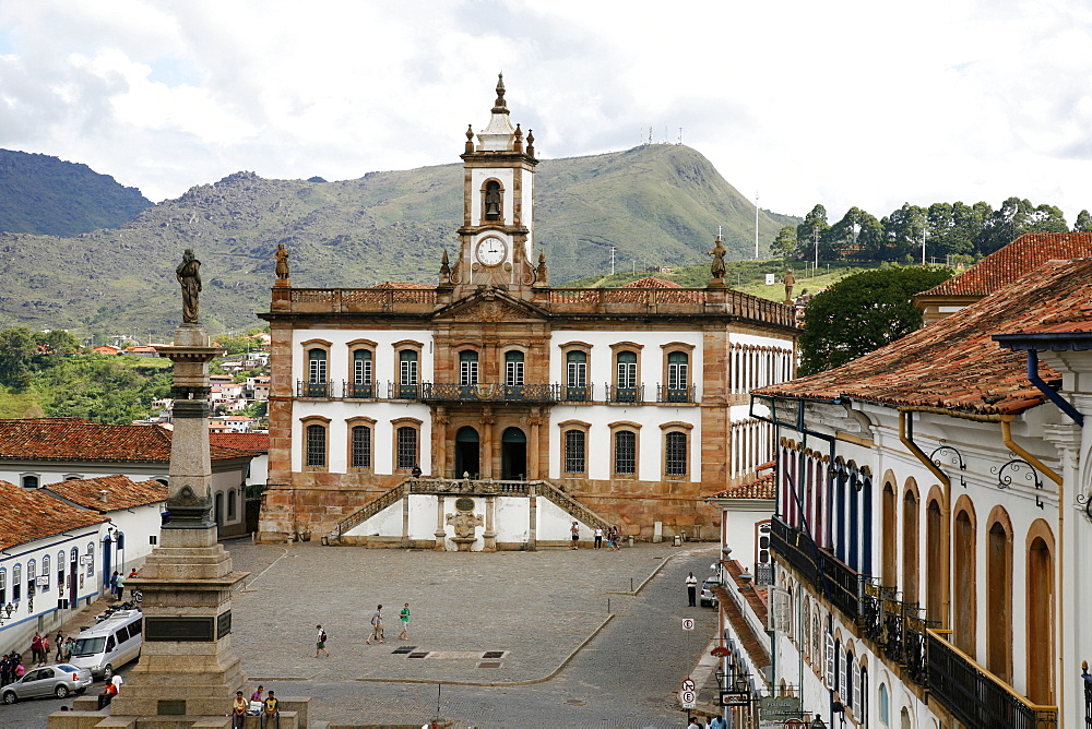 Praca Tiradentes with the statue of Tiradentes and Museu da Inconfidencia, Ouro Preto, UNESCO World Heritage Site, Minas Gerais, Brazil, South America 