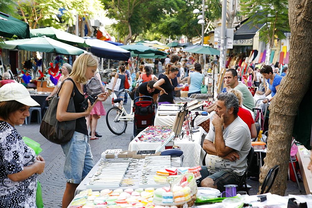 The crafts market on Nachalat (Nahalat) Binyamin Street, Tel Aviv, Israel, Middle East