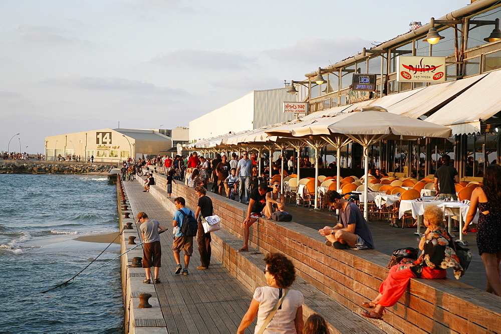 Tel Aviv's New Port filled with many bars, cafes, restaurant and boutiques, Tel Aviv, Israel, Middle East