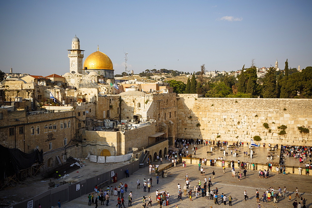 View over the Western Wall (Wailing Wall) and the Dome of the Rock mosque, UNESCO World Heritage Site, Jerusalem, Israel, Middle East 