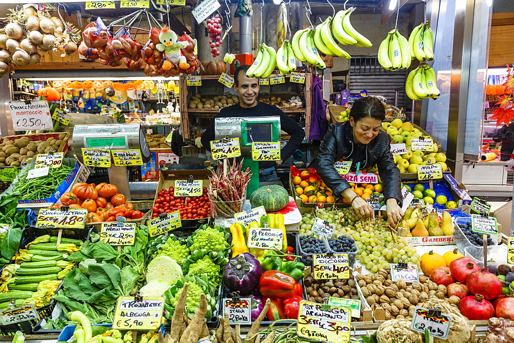 Mercato Orientale (Eastern Market), Genoa, Liguria, Italy, Europe