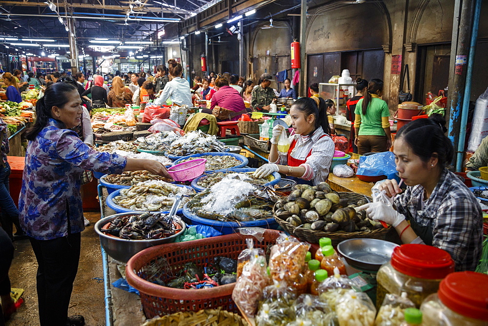 People at the food market, Siem Reap, Cambodia, Indochina, Southeast Asia, Asia