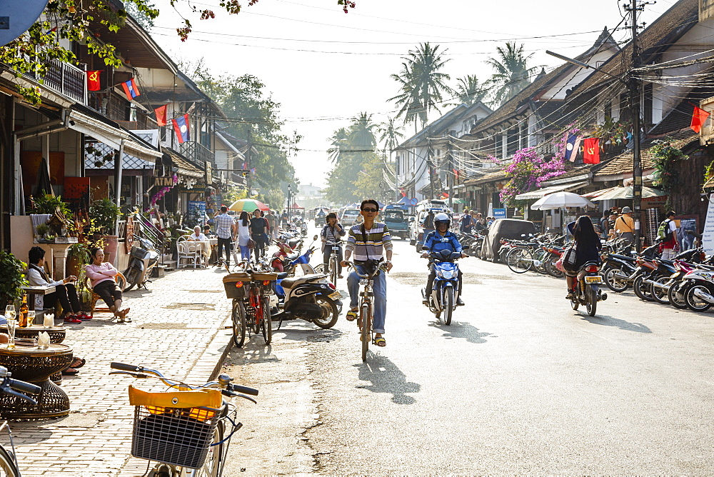 Shops and restaurants on the main street, Sisavangvong Road, Luang Prabang, Laos, Indochina, Southeast Asia, Asia