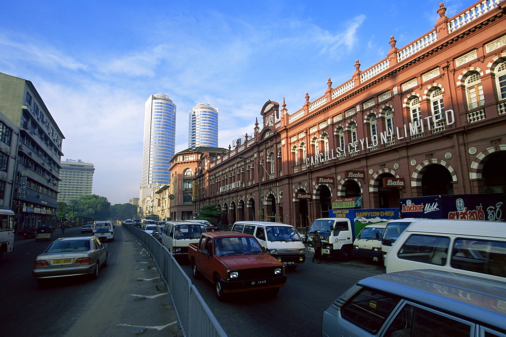 Busy street in the Fort Pettah area, Colombo, Sri Lanka, Asia