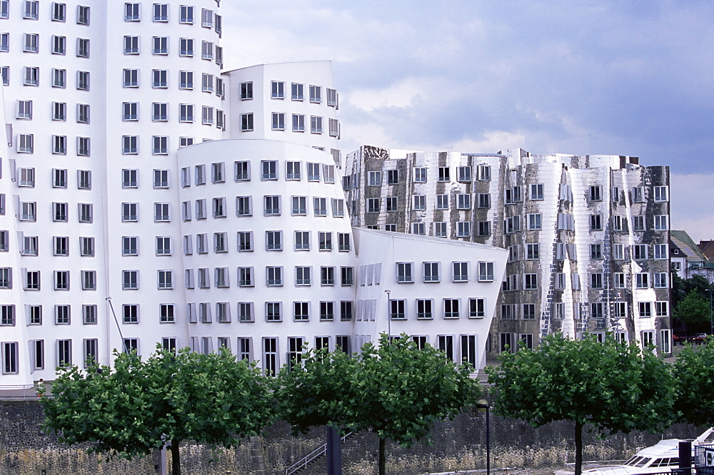 The Neuer Zollhof building by Frank Gehry at the Medienhafen (Media Harbour), Dusseldorf, North Rhine Westphalia, Germany, Europe