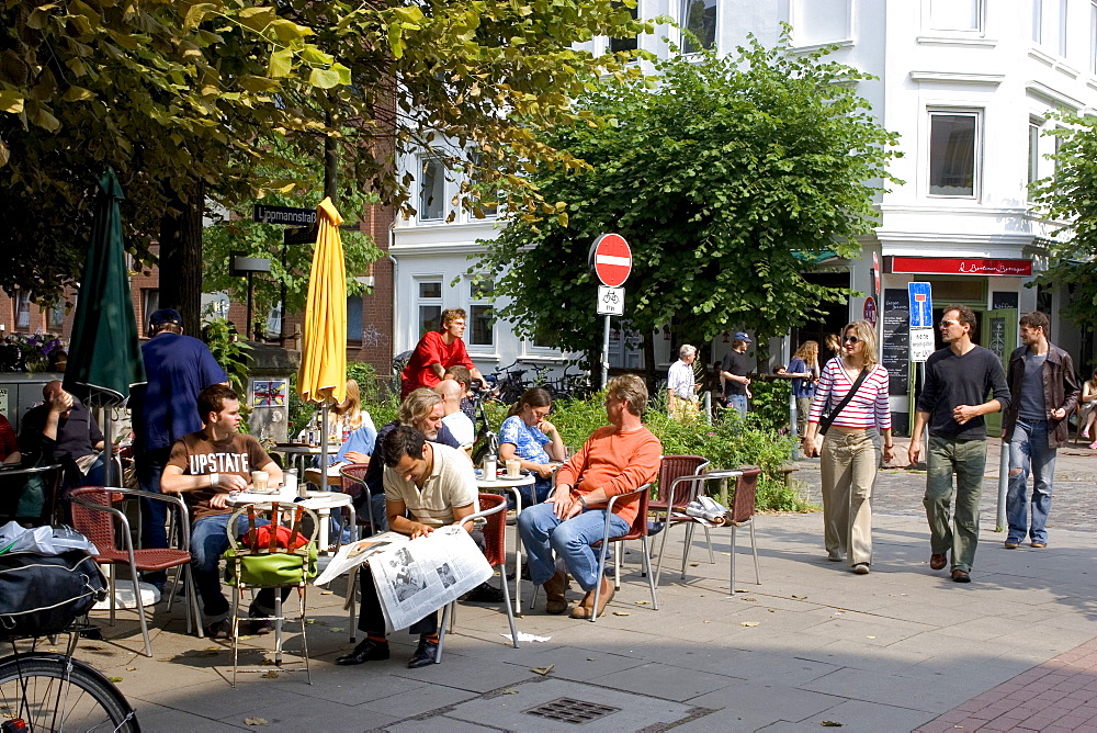 Cafe Unter den Linden on Lippmannstrasse in the trendy area of Schanzenviertel, St. Pauli, Hamburg, Germany, Europe