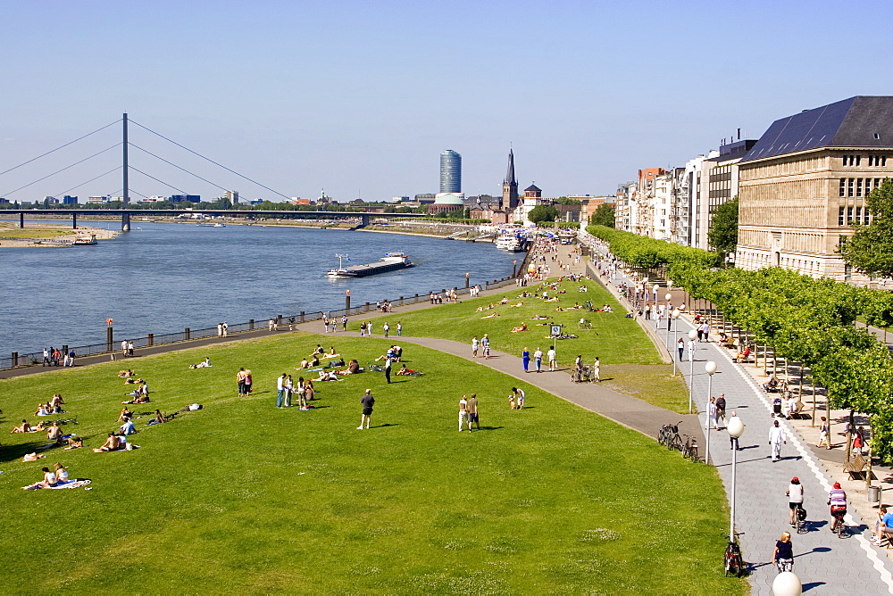 View over the Rheinuferpromenade along the River Rhine towards the old city, Dusseldorf, North Rhine Westphalia, Germany, Europe 