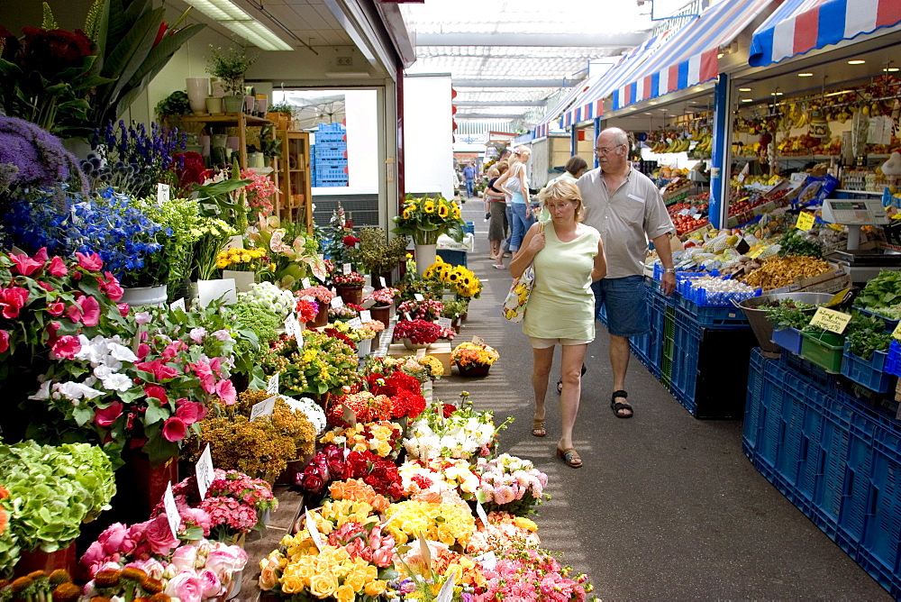 Fruit, vegetable and flower market in the Altstadt (Old Town), Dusseldorf, North Rhine Westphalia, Germany, Europe