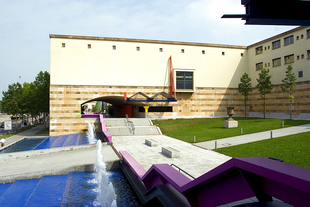 The Staatsgalerie (State Gallery museum), designed by sculptor and architect James Stirling, Stuttgart, Baden Wurttemberg, Germany, Europe