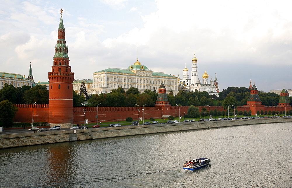 View over the Kremlin and the Moskva river, Moscow, Russia, Europe