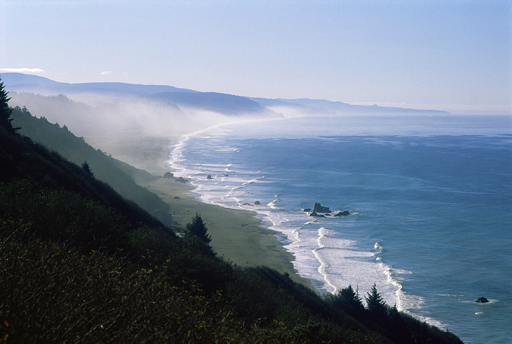 View of the Pacific Ocean from Highway 101 to Brookings, Oregon, United States of America (U.S.A.), North America