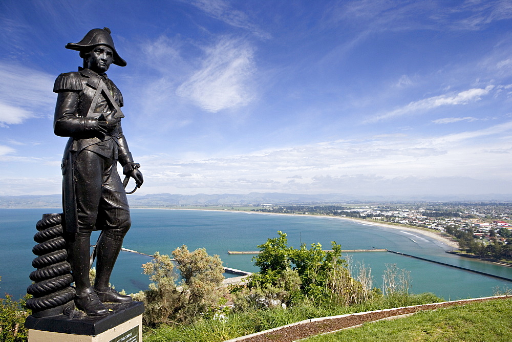 Statue at point where Cook first landed, although the statue, brought from Italy and dating from the 19th century is probably not of Cook, James Cook Plaza, Poverty Bay, Gisborne, North Island, New Zealand, Pacific