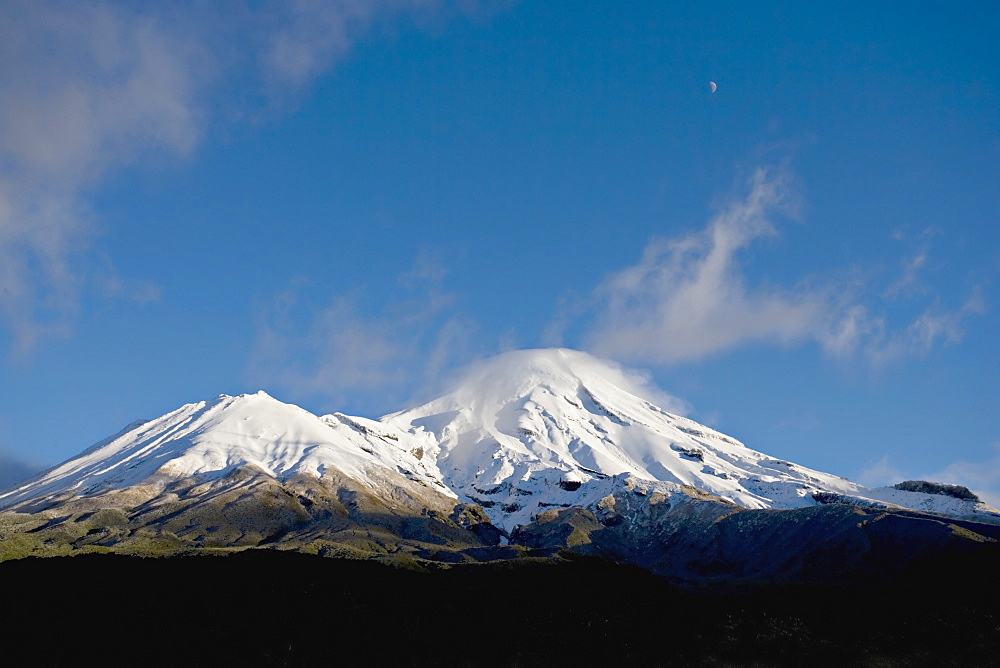 The dormant volcano Mount Egmont or Taranaki, Egmont National Park, Taranaki, North Island, New Zealand, Pacific