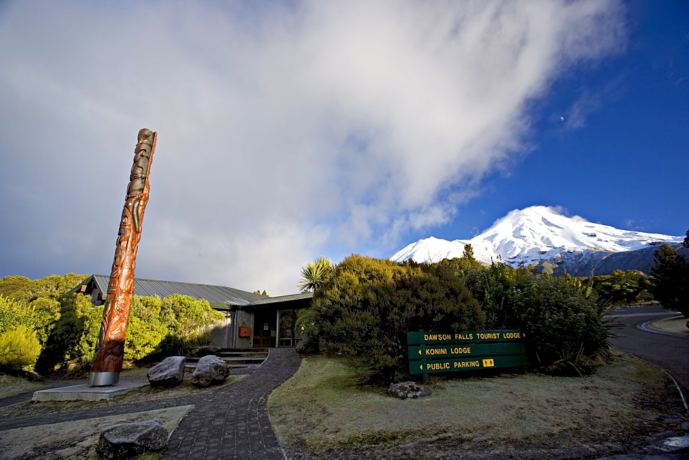 Dawson Falls visitor centre with Maori totem, below the dormant volcano Mount Egmont or Taranaki, Egmont National Park, Taranaki, North Island, New Zealand, Pacific