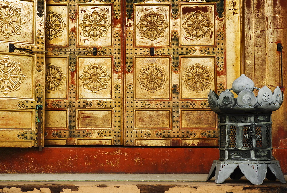 Detail of door, Ueno Toshogu Shrine, Tokyo, Central Honshu (Chubu), Japan, Asia